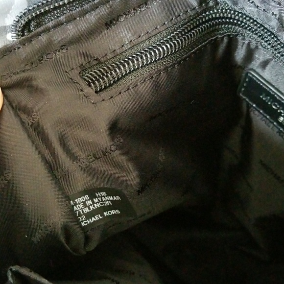 Michael Kors Kent Mens Camo Nylon Crossbody bag - Picture 6 of 7